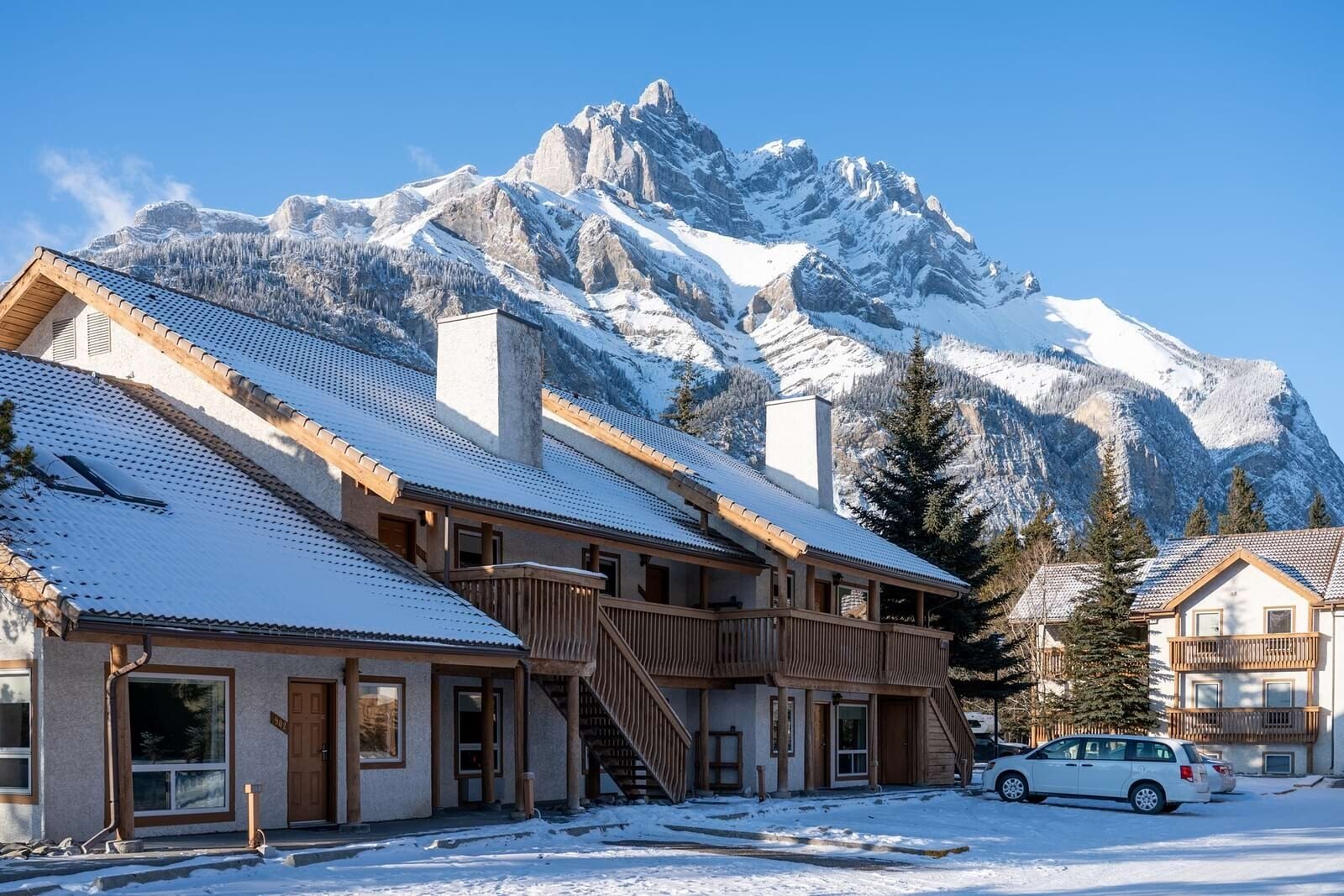Banff Rocky Mountain Resort Exterior