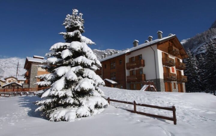 Hotel Lo Scoiattolo Gressoney, Italy - exterior