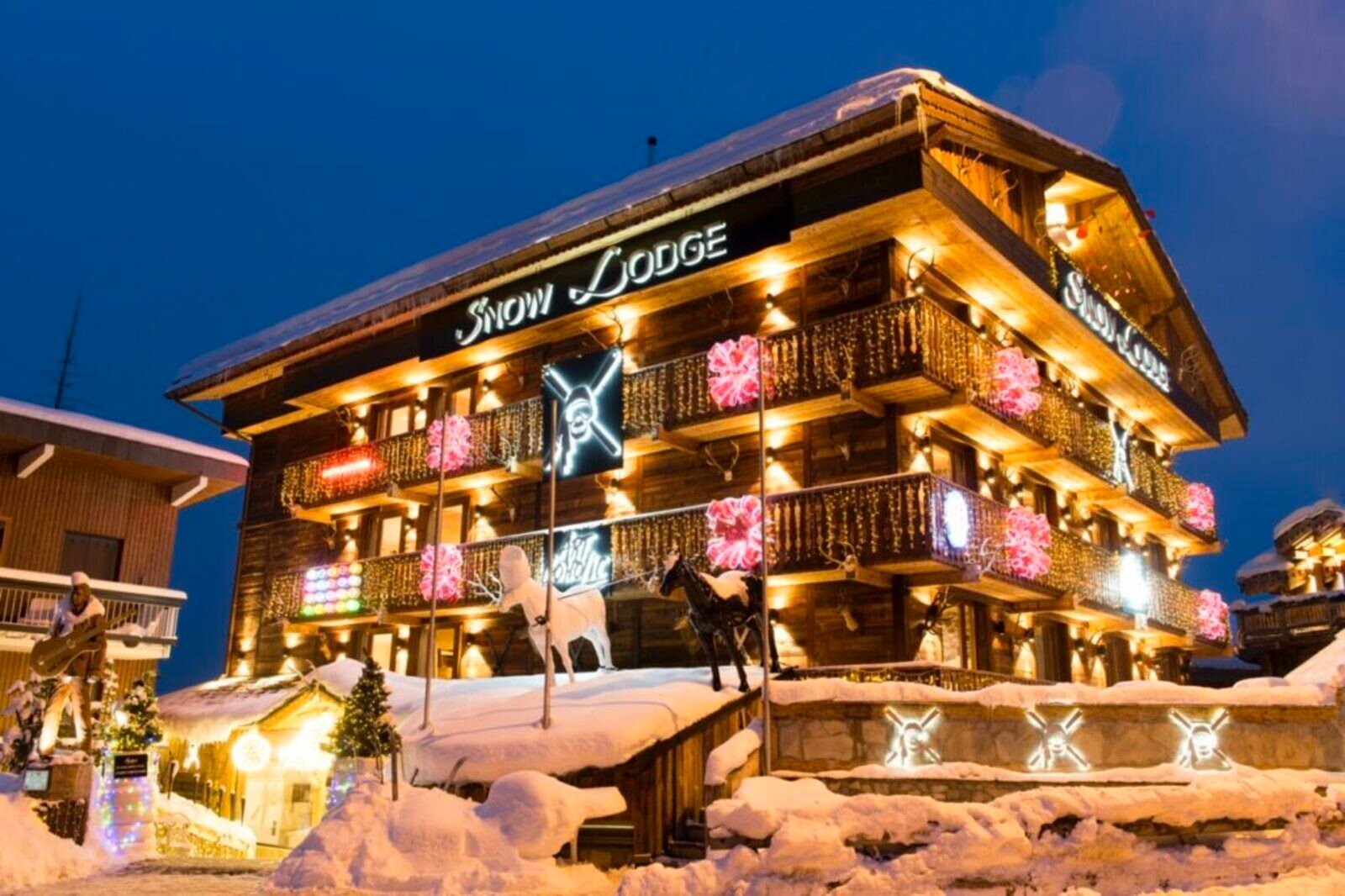 Snow Lodge Exterior