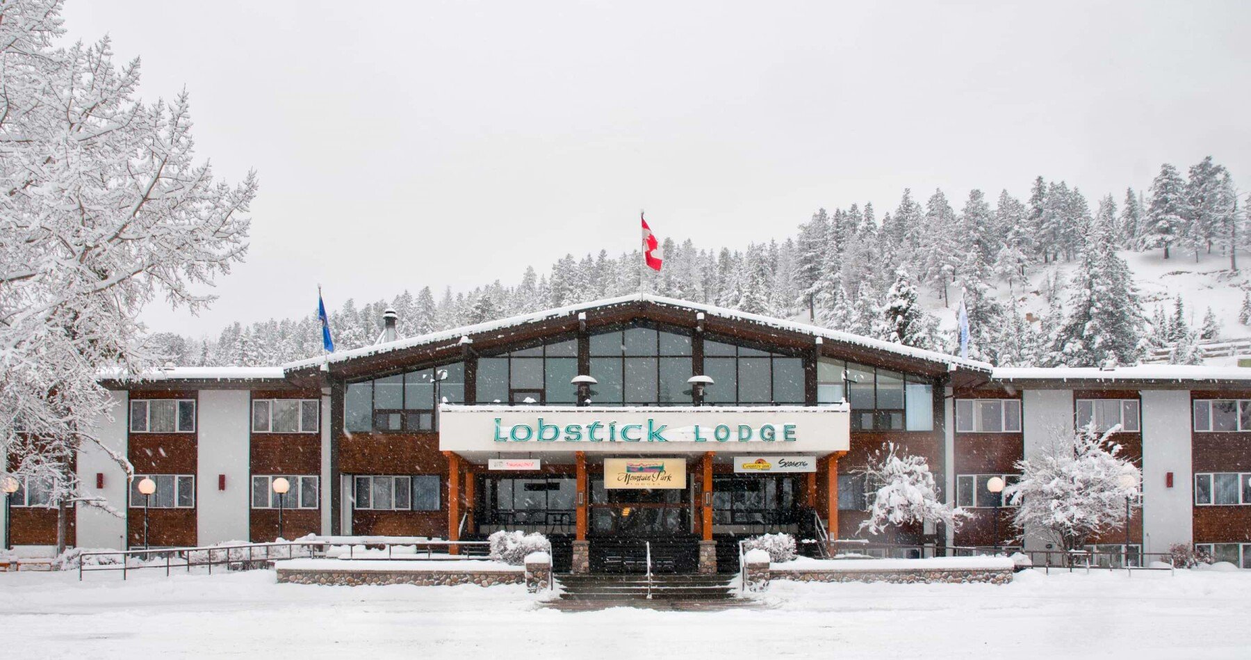 Lobstick Lodge Exterior