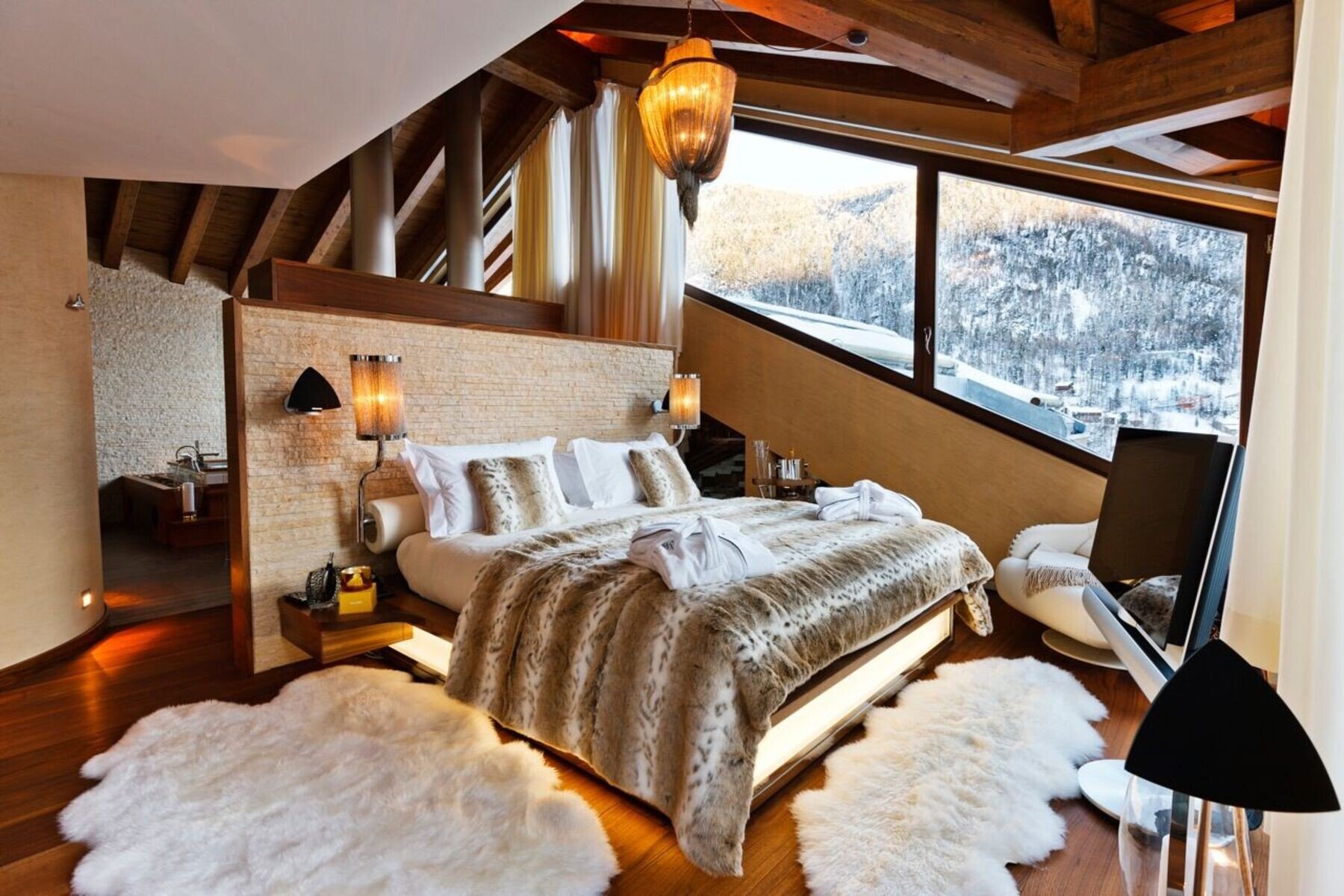 Chalet-Peak Bedroom