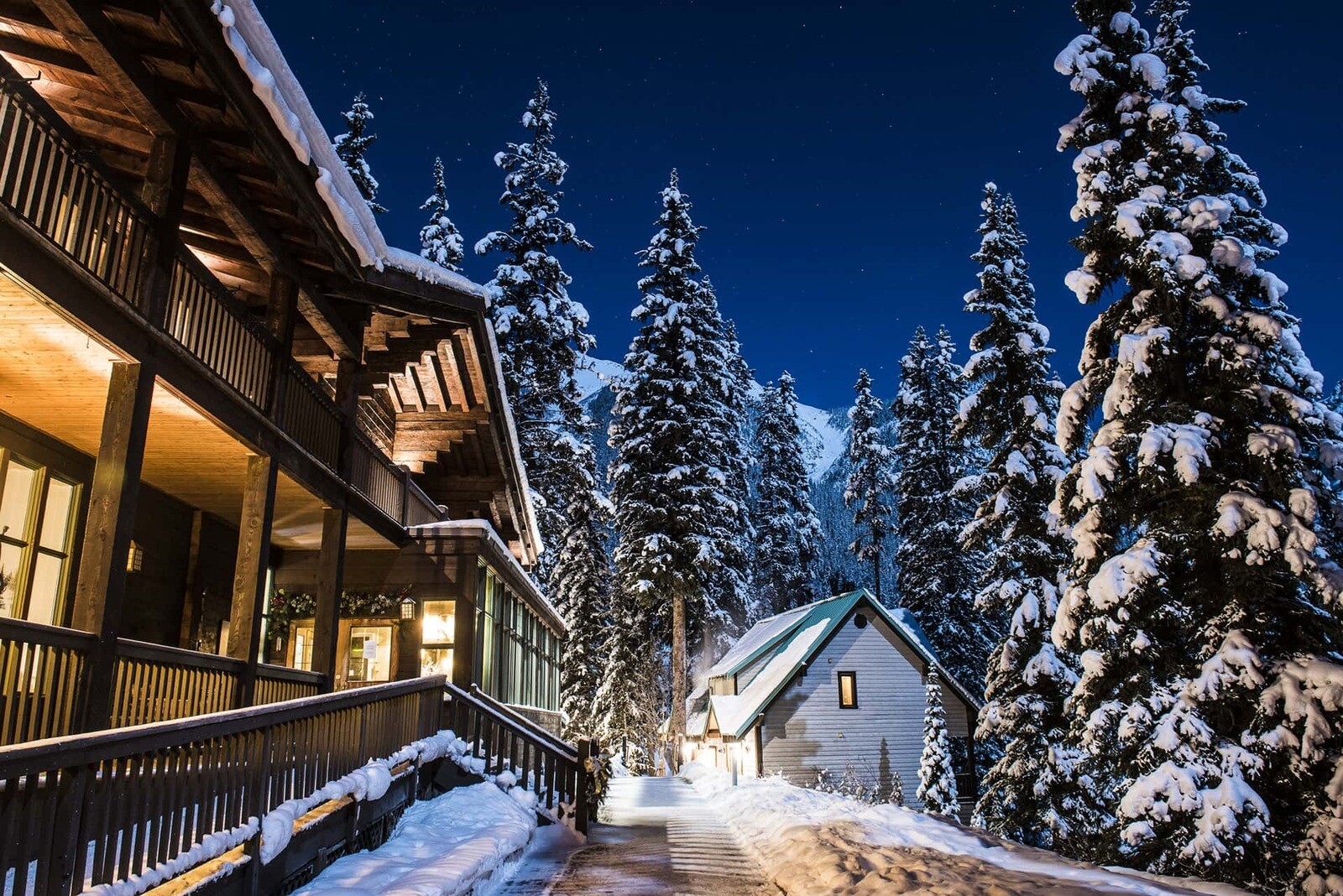 Emerald Lake Lodge Exterior