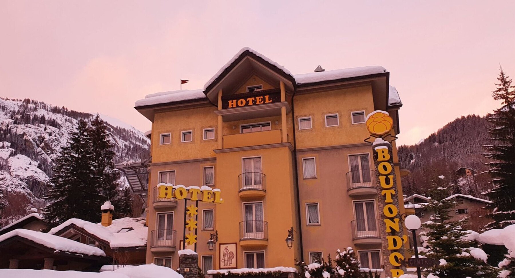 Hotel Bouton d'Or Hotel Exterior
