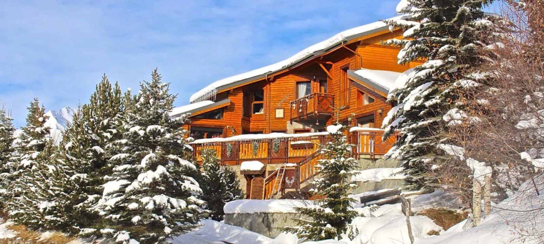 Chalet Mountain Lodge Exterior