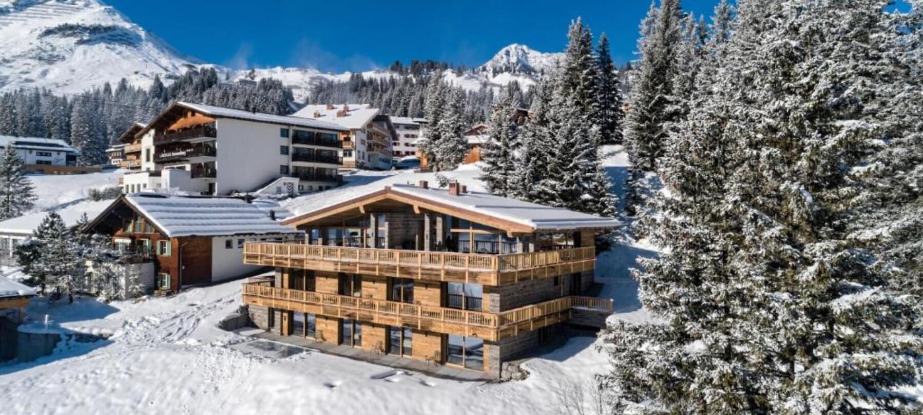 Ski Lodge Oberlech Exterior