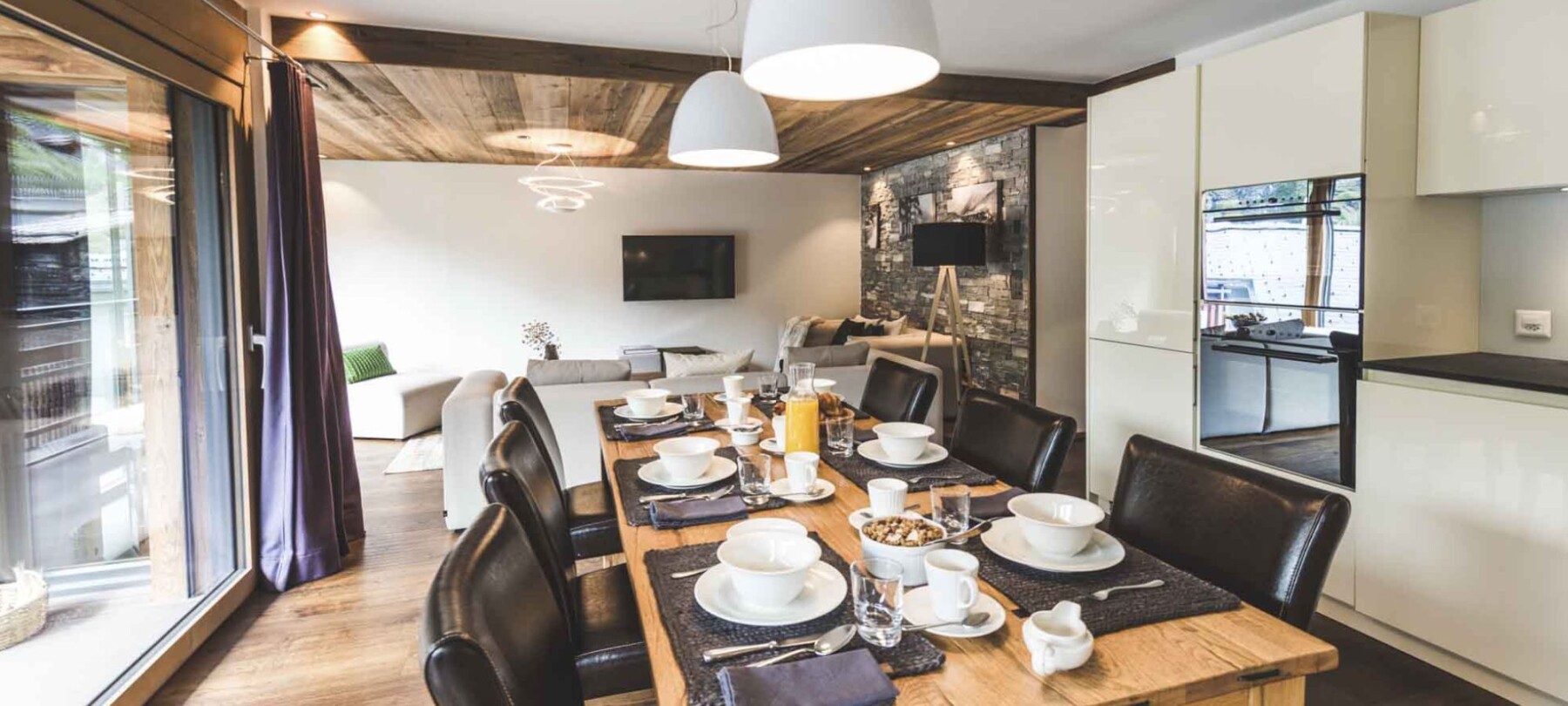 Chalet Matten Dining & Lounge Area