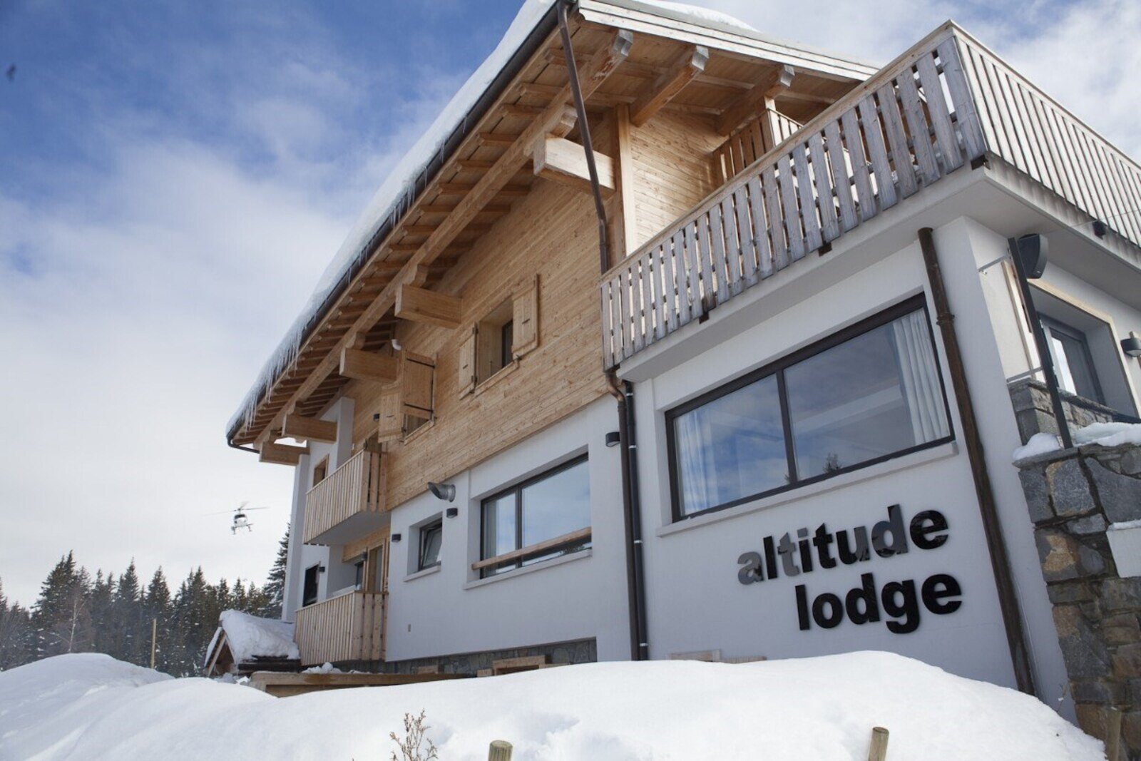 Chalet Altitude Lodge Exterior
